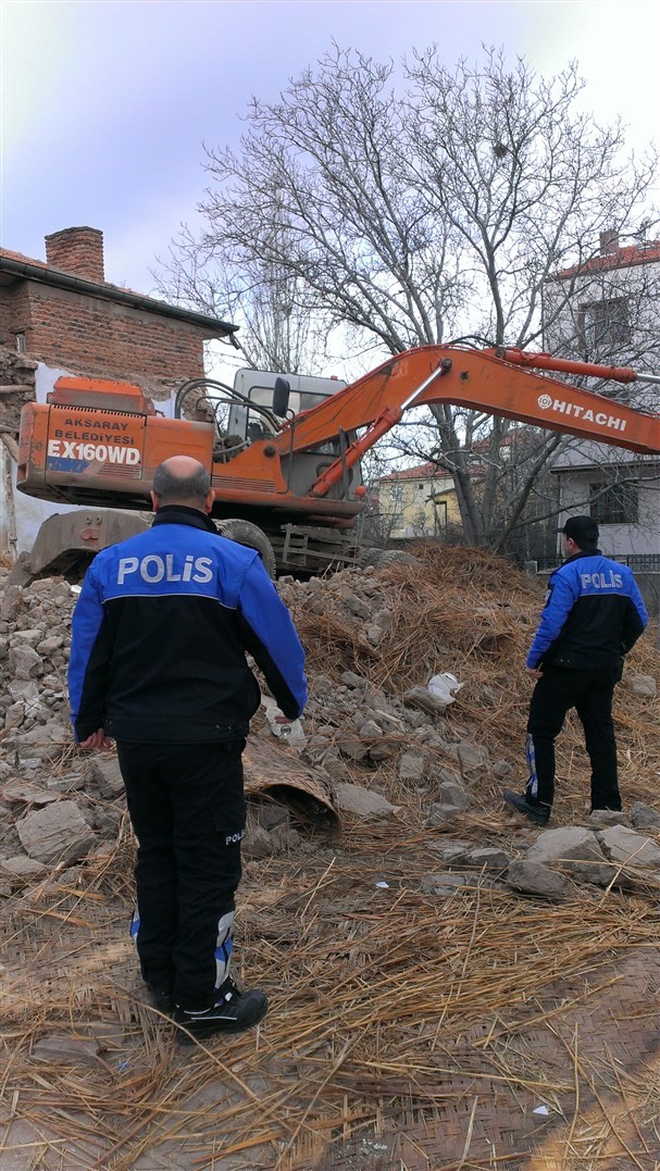 Aksaray’da Metruk Binalar Yıkılıyor