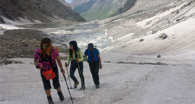 Hakkari dağları, yabancı turistlerin ilgisini çekiyor