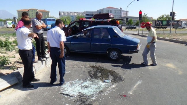 Aksaray’da Tir İle Otomobil Çarpıştı: İki Yaralı