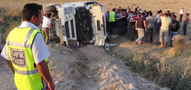 Aksaray’da Tir Şarampole Devrildi: 11 Yaralı