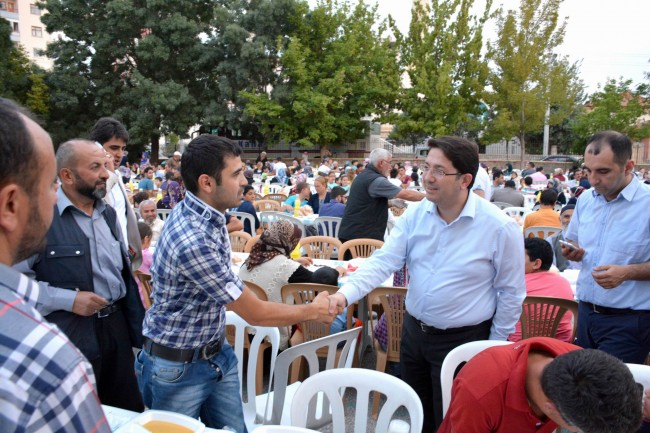 Toplu İftar ve Mahalle Meclisi Toplantıları Devam Ediyor.