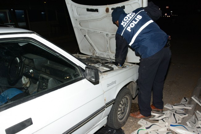 Otomobilin Her Yerinden Kaçak Sigara Çıktı