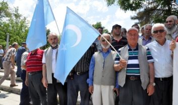 Doğu Türkistan’da Müslümanlara Yapılan Saldırılar Protesto Edildi