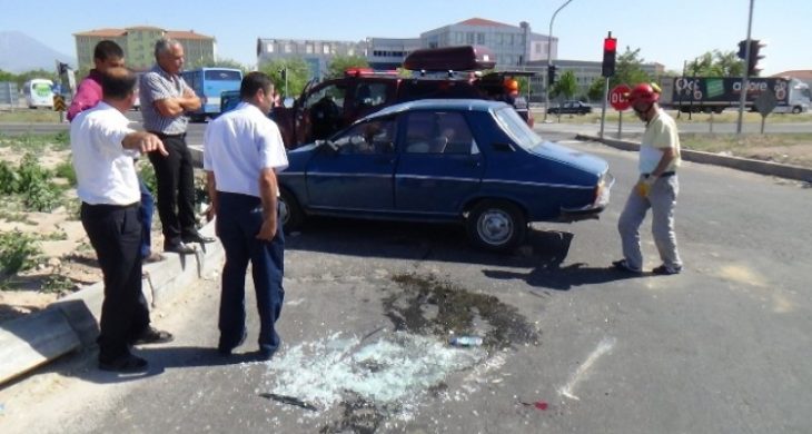 Aksaray’da Tir İle Otomobil Çarpıştı: İki Yaralı