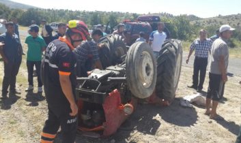 Aksaray’da Traktör Devrildi: 2 yaralı