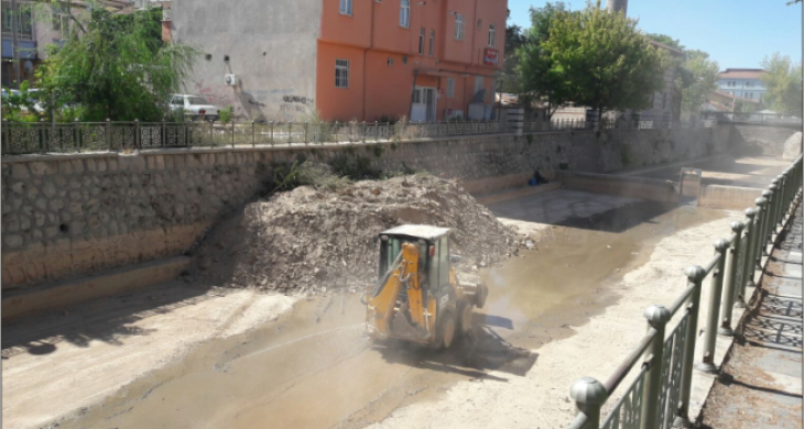 Aksaray Belediyesi’nden Uluırmak Temizliği