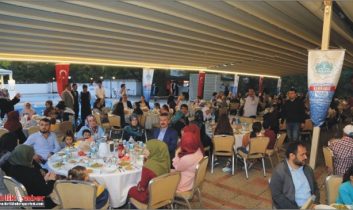 Aksaray’da yetim çocuklar iftarda buluştu