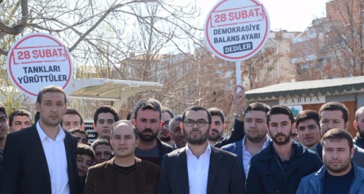 Aksaray’da Ak Gençlik 28 Şubat Darbesini Kınadı