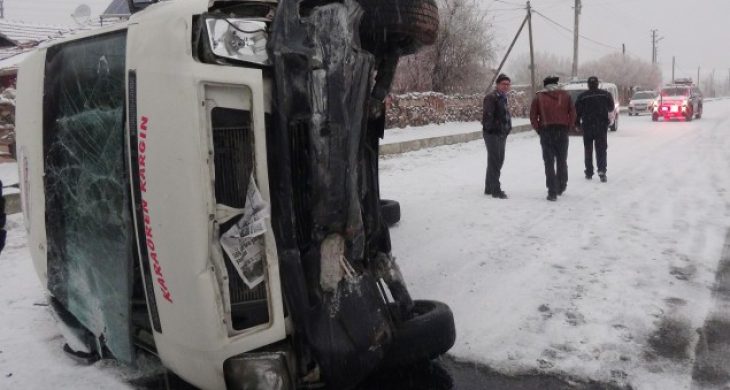 Aksaray’da Öğrenci Servisi Devrildi