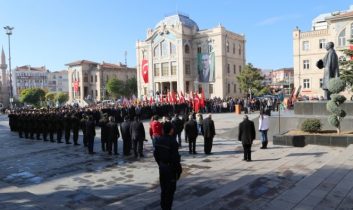 Atatürk ölüm yıldönümünde düzenlenen törenle anıldı