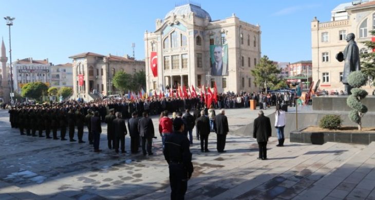 Atatürk ölüm yıldönümünde düzenlenen törenle anıldı