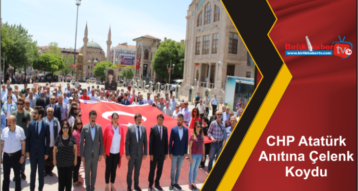 CHP Atatürk Anıtına Çelenk Koydu