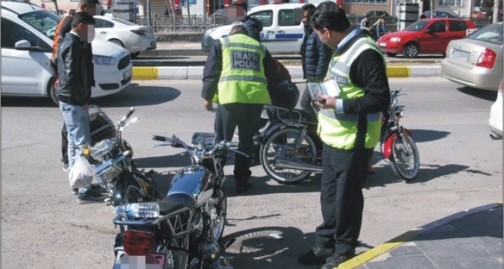 Emniyet, motosiklet ve kask kullanımı ile ilgili bilgilendirdi