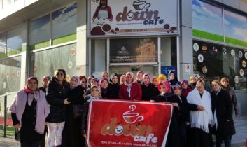 Down Cafe’den engelli annelerine jest