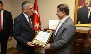 Başbakan Davutoğlu Aksaray Valiliğini Ziyaret Etti