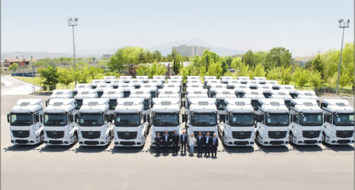 Mercedes-Benz Türk’ten Akkoç Lojistik filosuna 50 adet Actros çekici