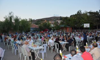 Toplu İftar Yemeği ve Mahalle Meclisi Toplantıları Devam Ediyor.