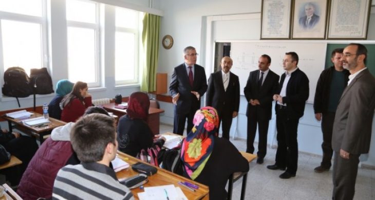 Vali Ataklı Anadolu İmam Hatip Lisesi’ni ziyaret etti.