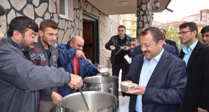 Vatandaş AK Parti’nin Zaferi İçin Dua’da Bulundu