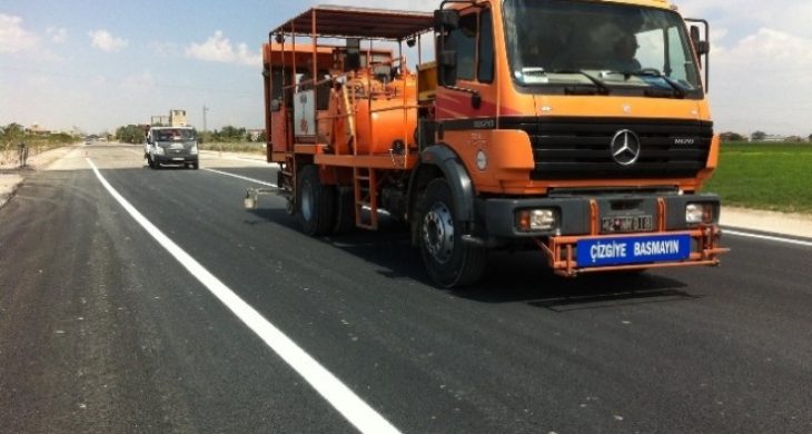 Yenikent’te Yapılan Yollara Trafik Çizgileri Atıldı