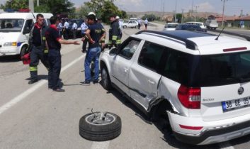 Aksaray’da İki Otomobil Çarpıştı: 5 Yaralı