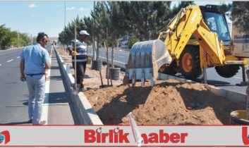 Nevşehir Yolunda Orta Refüj Yeşillendirme Çalışması Yapıyor