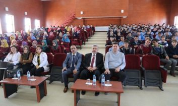 Rektör Şahin İmam Hatip Lisesinde Konferans Verdi