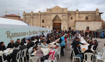 Aksaray’da Hergün 2500 Vatandaş İftar Açıyor