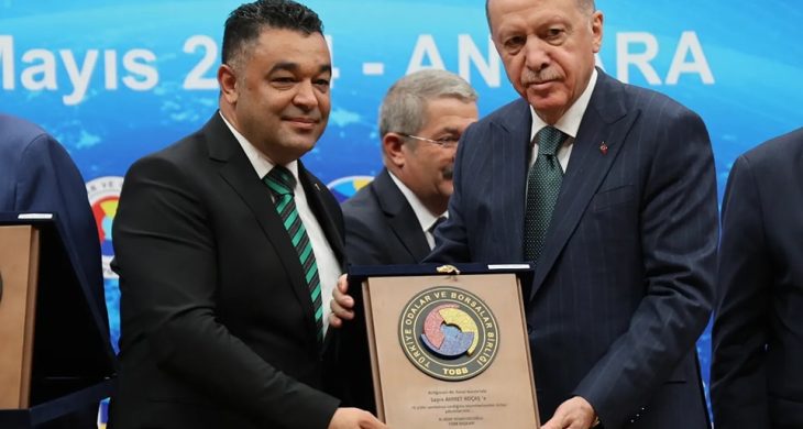 ATSO Başkanı Koçaş’a Hizmet Şeref Belgesi ve Plaketini Cumhurbaşkanı Erdoğan Verdi